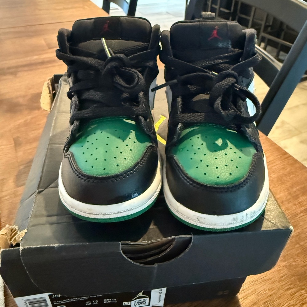 Jordan Kids Sneakers in Black and Green